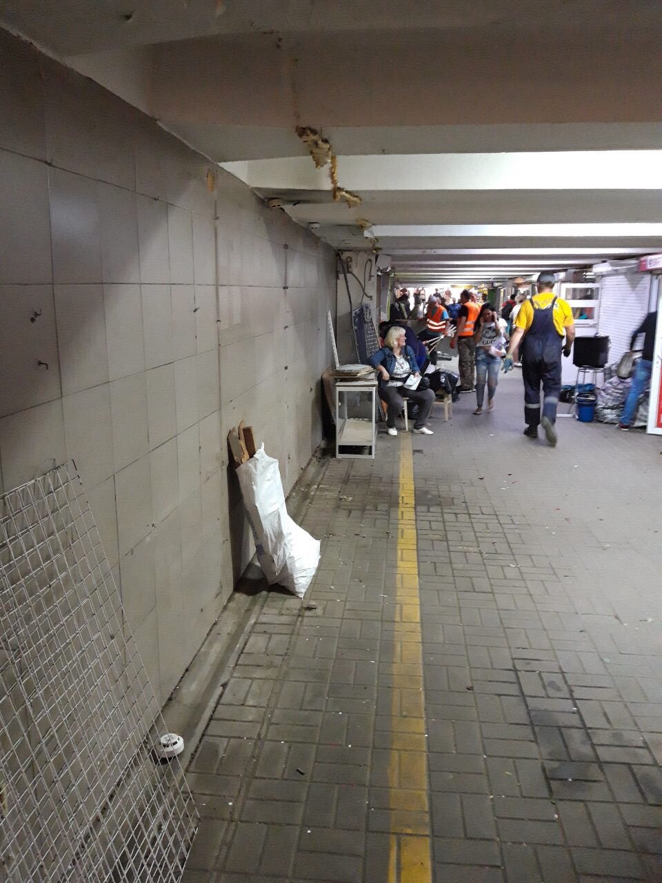 В данный момент места в переходе стало гораздо больше