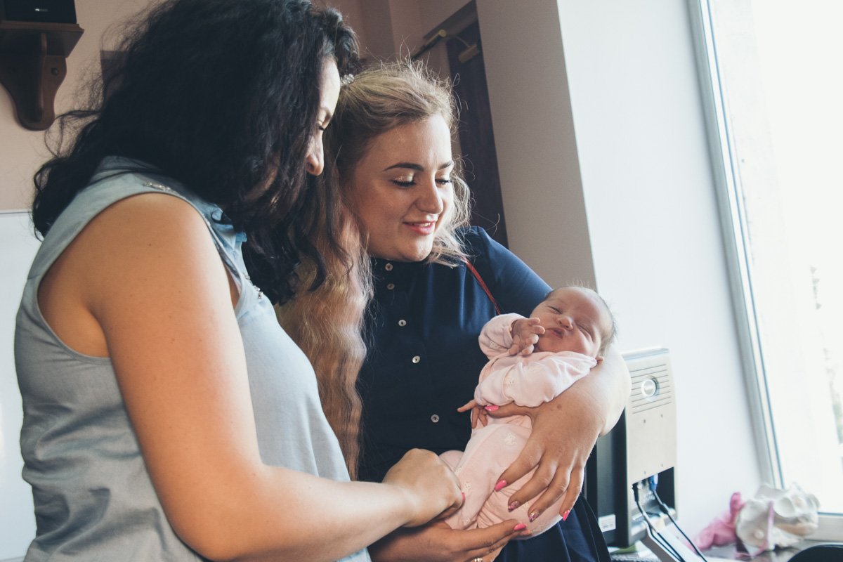 И мама, и врачи сходятся на том, что этих копов можно смело назвать крестными родителями Авроры