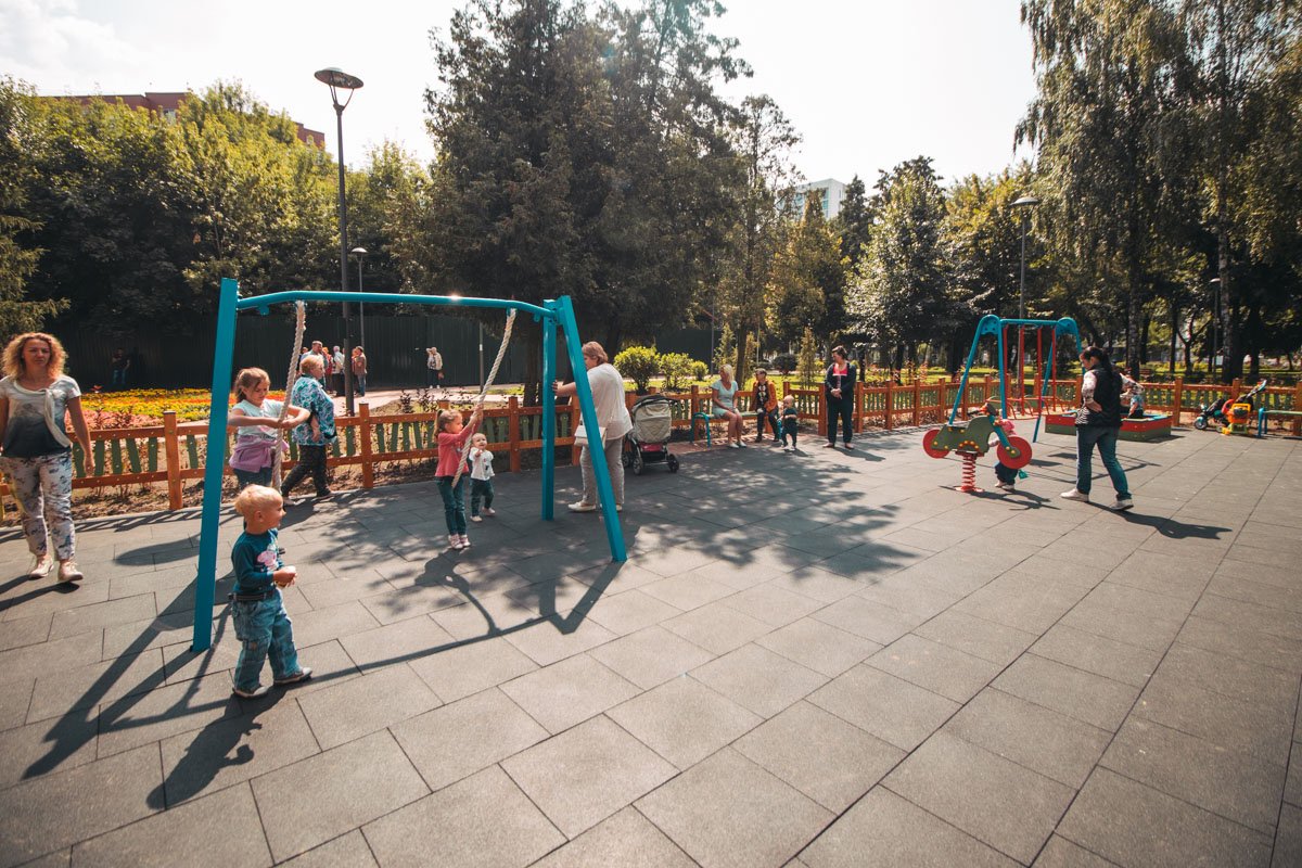 Деткам очень нравится новая площадка для игр