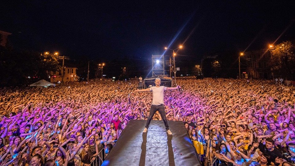 И пусть никакая политика не помешает вам насладиться музыкой 