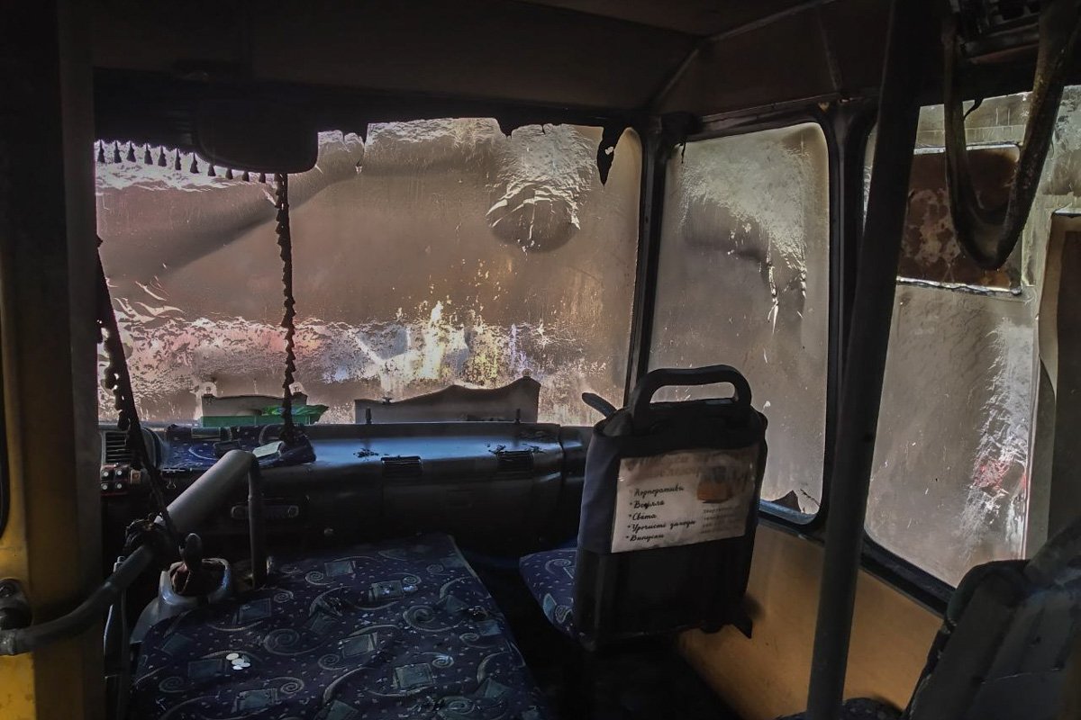 Салон автобуса выгорел полностью