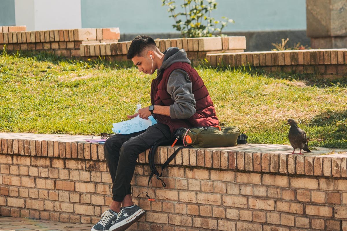 Эй, малой, тут щас как бы братики подлетят обкашлять вопросики, кыш отсюда! Эй, малой, тут щас как бы братики подлетят обкашлять вопросики, кыш отсюда!