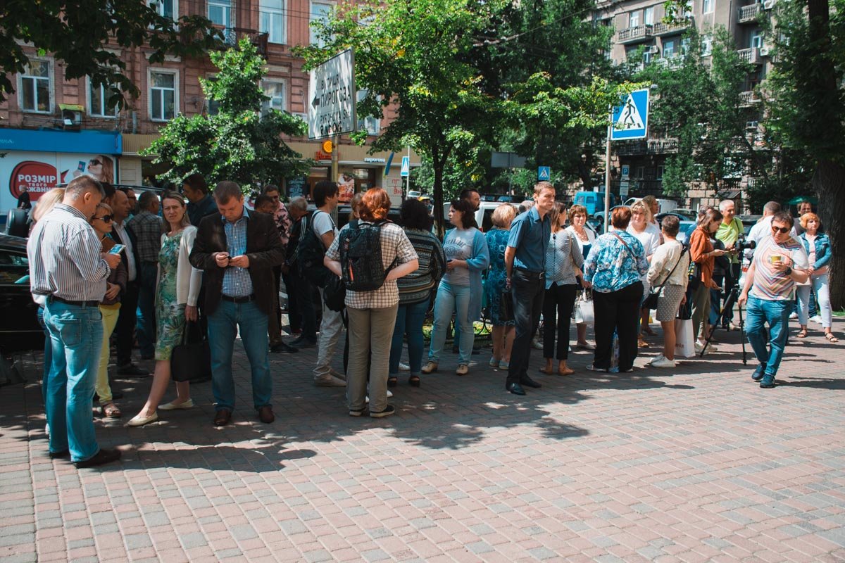 В центре Киева торжественно "закрывали" отделение Укрпочты В центре Киева торжественно "закрывали" отделение Укрпочты