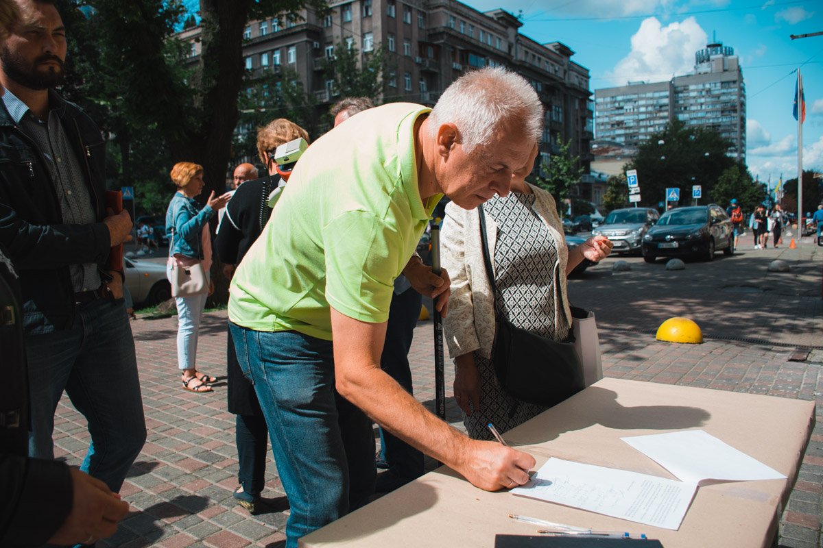 В ходе акции все желающие могли подписать петицию о необходимости оставить отделение в покое В ходе акции все желающие могли подписать петицию о необходимости оставить отделение в покое