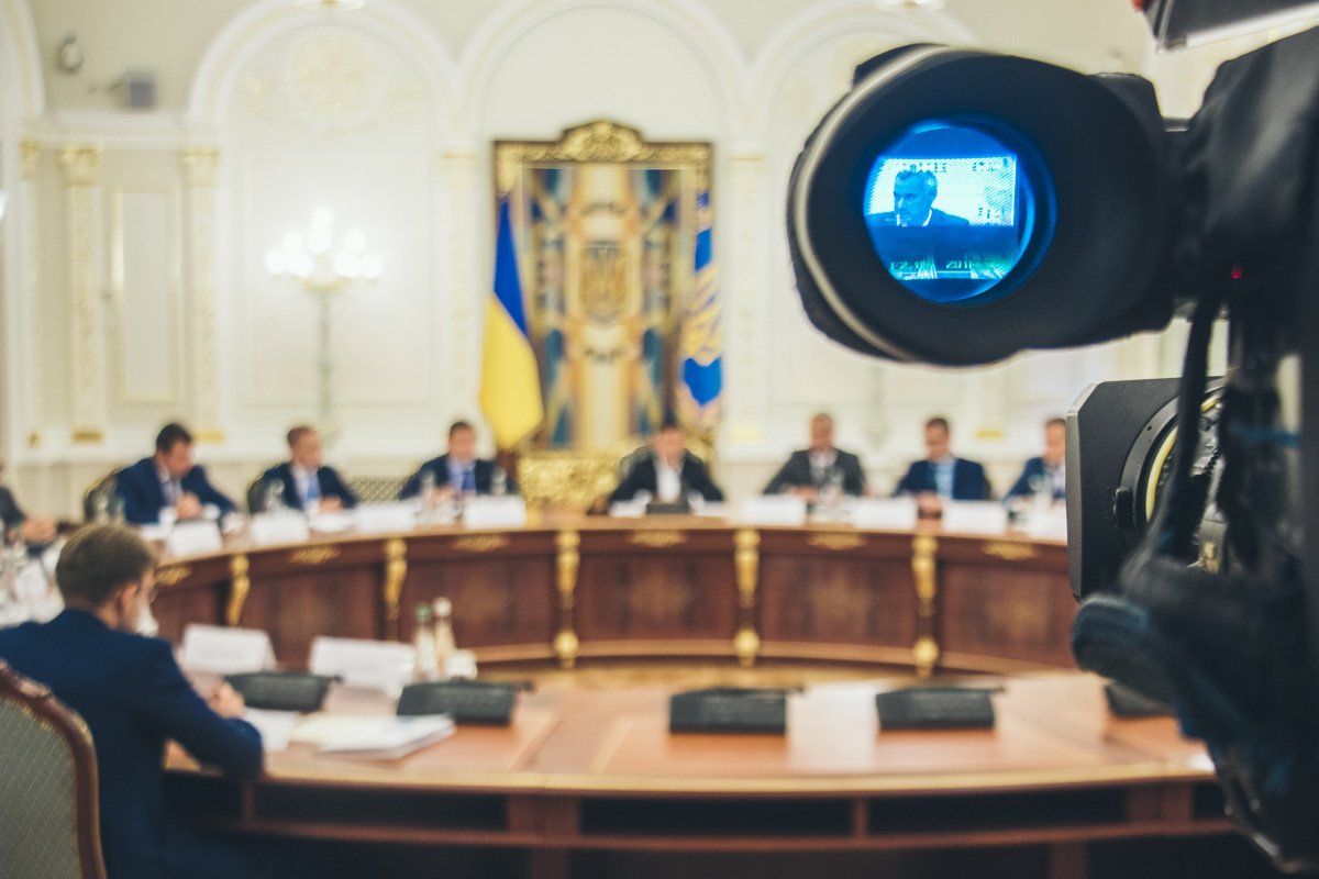 Данная встреча проходила для определения направлений, в которых необходимо двигаться для борьбы с коррупцией Данная встреча проходила для определения направлений, в которых необходимо двигаться для борьбы с коррупцией