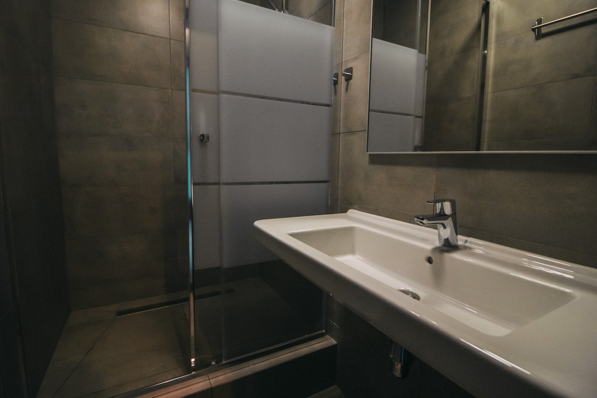 К их услугам будет не только постель и белье для нее, но и душ