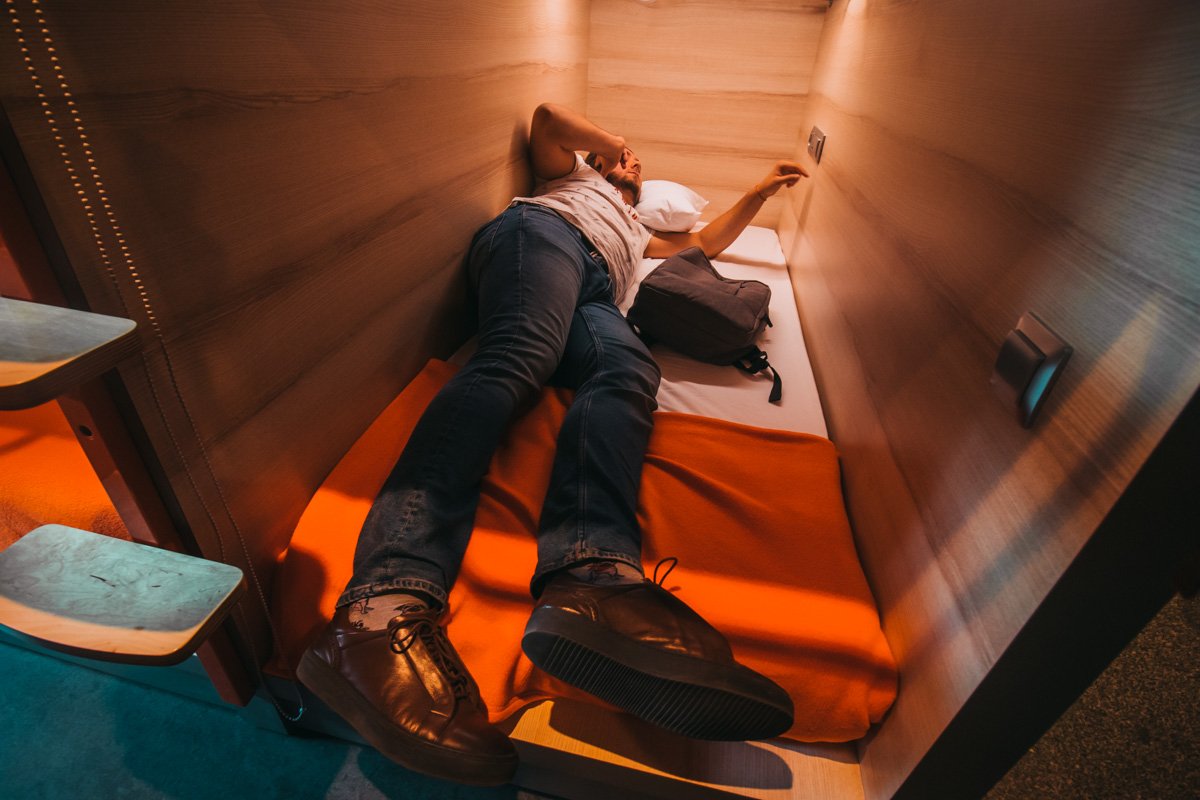 Хотя если у вас рост приближается к двум метрам, растянуться в полный рост не получится