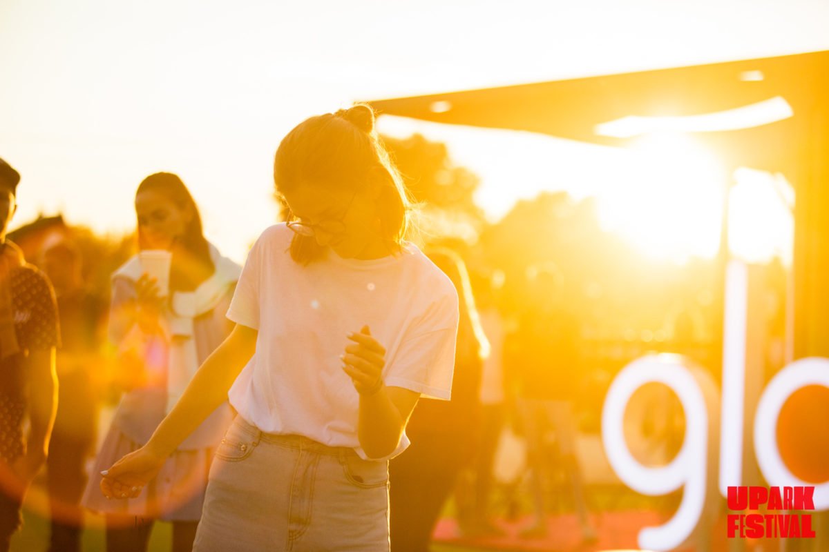 А разнообразие стилей, в которых Карен Эрстед исполняет свои песни, позволяло не только отрываться в закатных лучах солнца