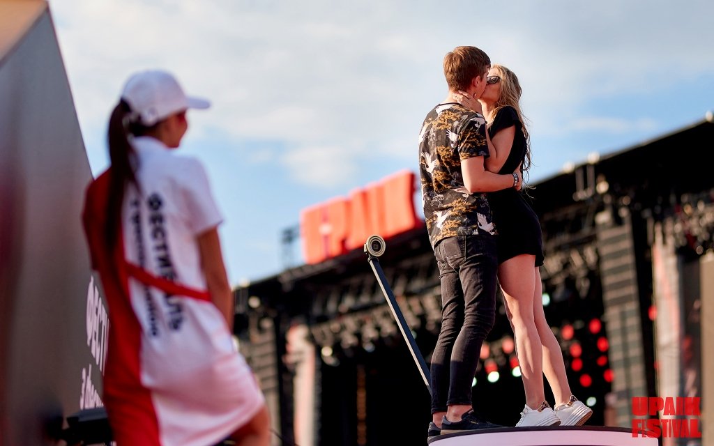 ... но и отдаваться чувствам под романтичные мелодии датчанки