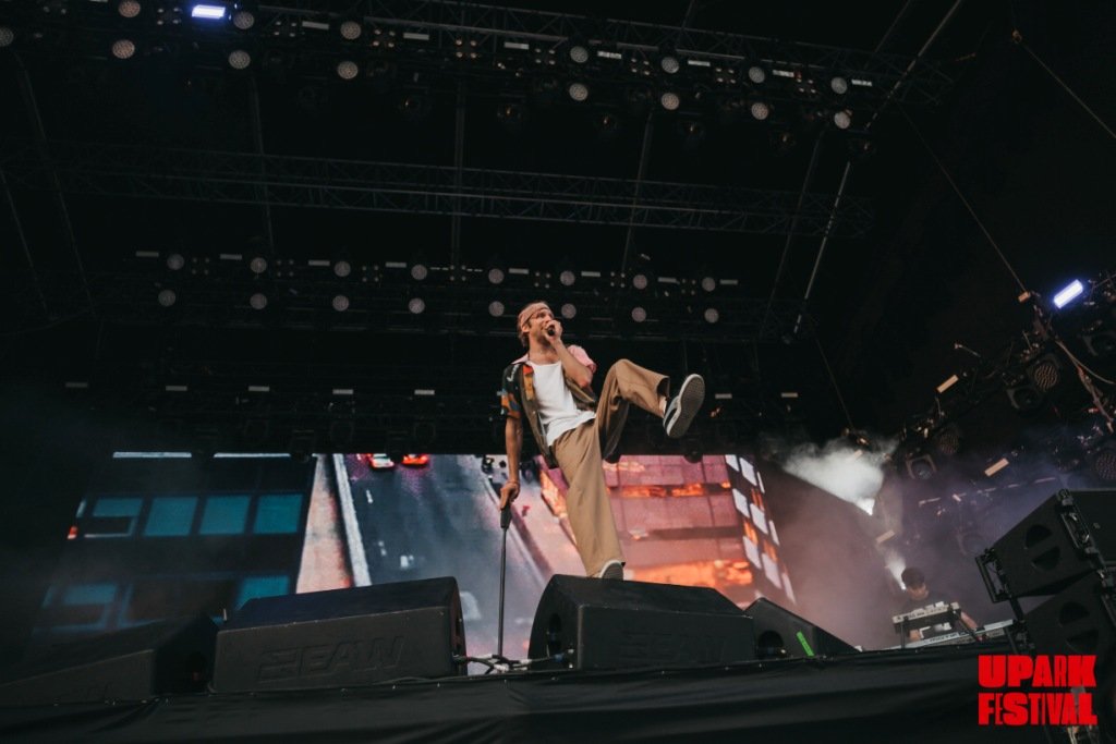 Иван Дорн на концерте выглядел словно гость с далекого Вудстока