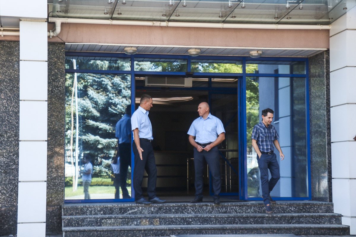  Внутри здания все еще находится около 10 представителей НАБУ