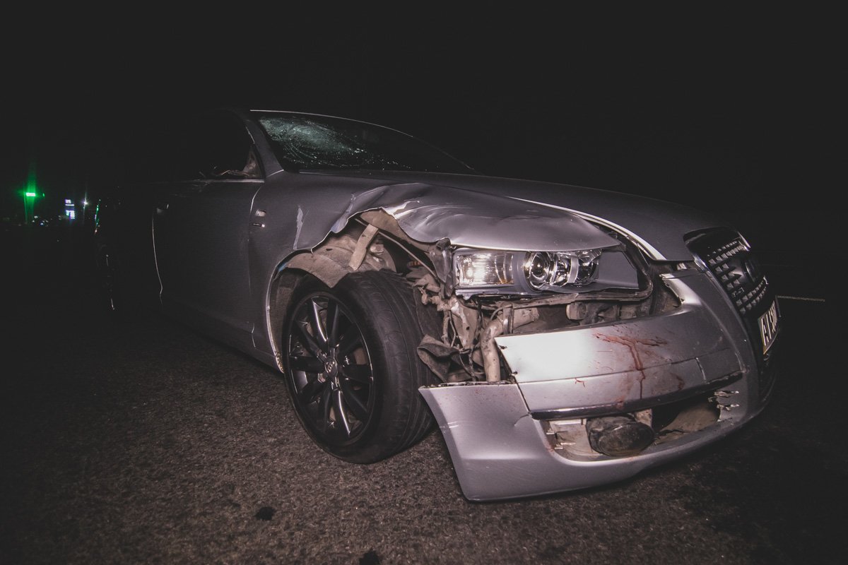 Возле села Вита-Почтовая под Киевом Audi насмерть сбил троих человек Возле села Вита-Почтовая под Киевом Audi насмерть сбил троих человек