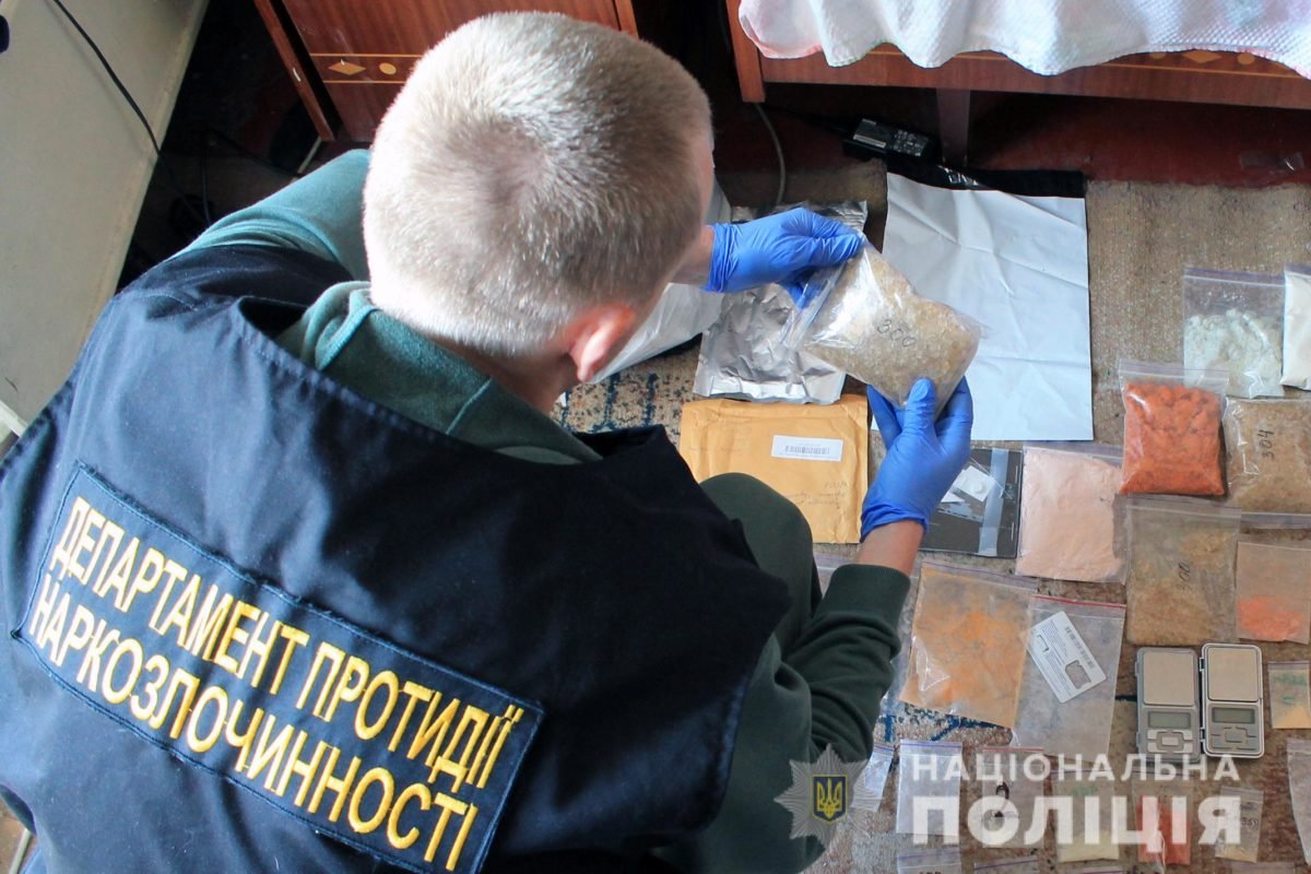В ходе арестов у преступников также изъяли немало синтетических наркотиков и сырья В ходе арестов у преступников также изъяли немало синтетических наркотиков и сырья