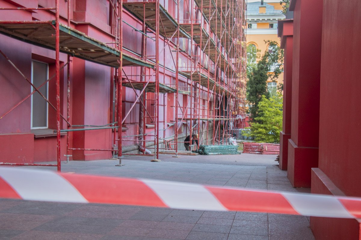 Реконструкция должна завершиться к началу учебного года Реконструкция должна завершиться к началу учебного года