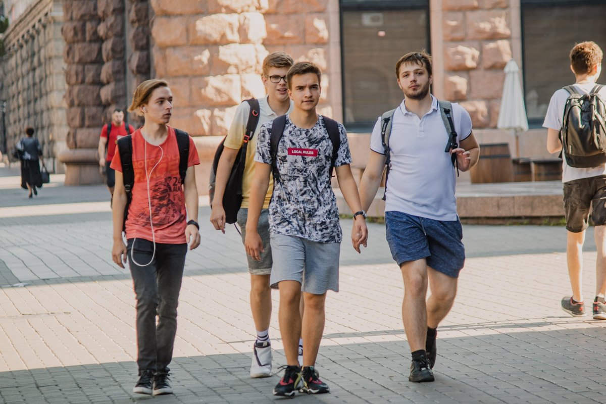 Уверенно идут на поиски приключений