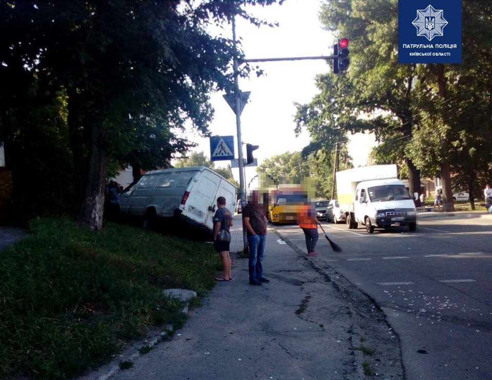 Водитель ГАЗ вылетел на встречку на зеленый светофор