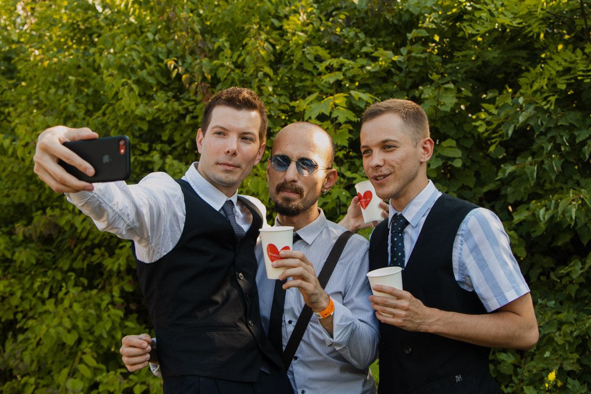 Все вокруг было в сердечках и окружено любовью