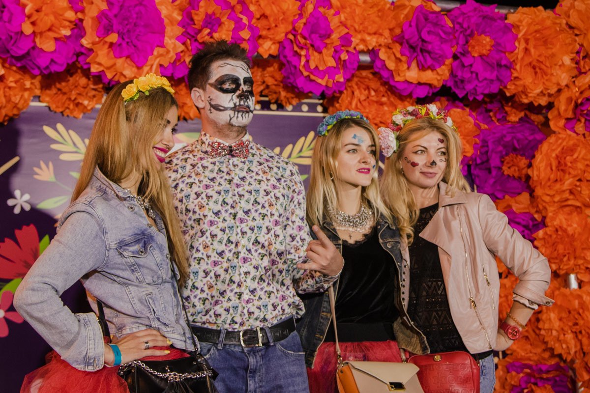 Сколько людей, столько и масок на карнавале 