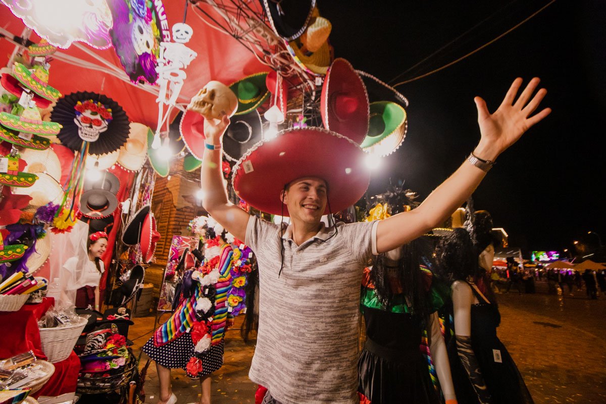 У кого-то праздник в душе и без антуража 