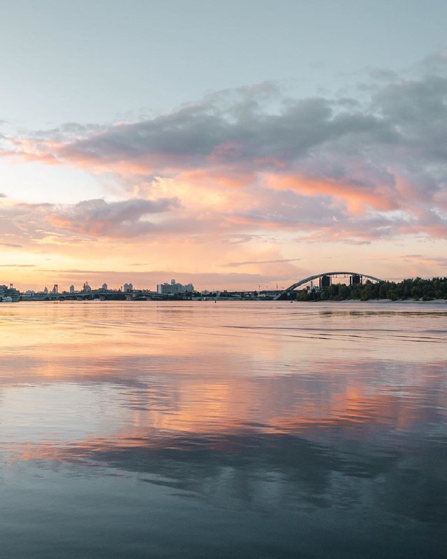 Небо, остановись. Мы же можем сойти с ума. Фото: @zhukevych