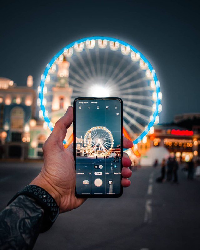 Ради этих огней стоит ехать на Контрактовую. Фото: @p_belskyi