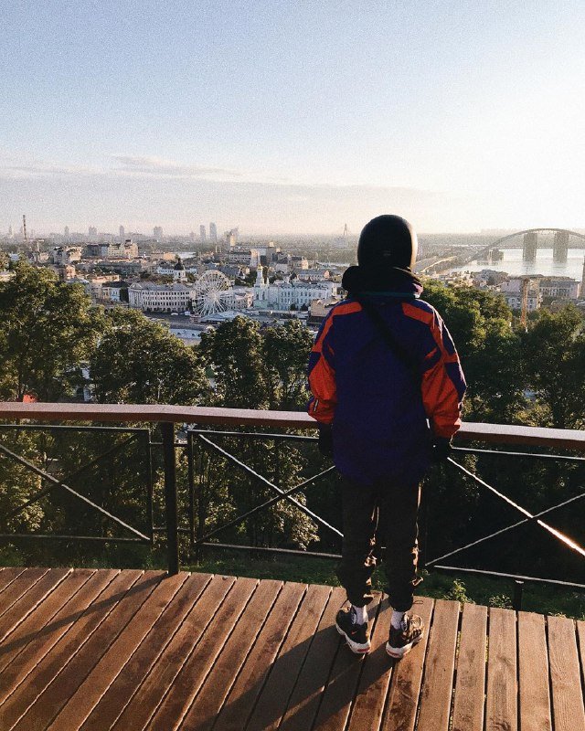 Нашли то что искали и даже больше, пишет под фото @yurasov.jpg 