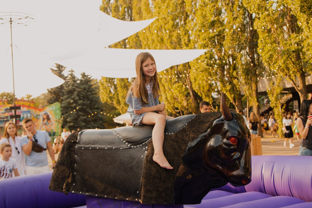 И вся наша жизнь - родео, где каждый покоряет своего быка