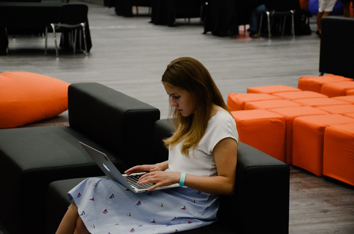 В штабе хороший интернет и много места для работы