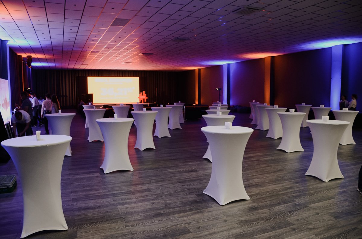 Здесь будут наливать вино и шампанское. Второе в случае прохода Голоса в Раду