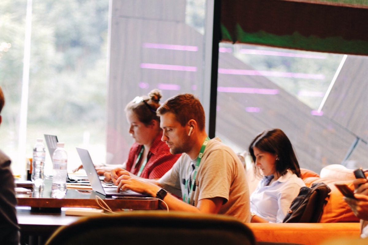 Локация для работы также есть, вот только с интернетом сложно 