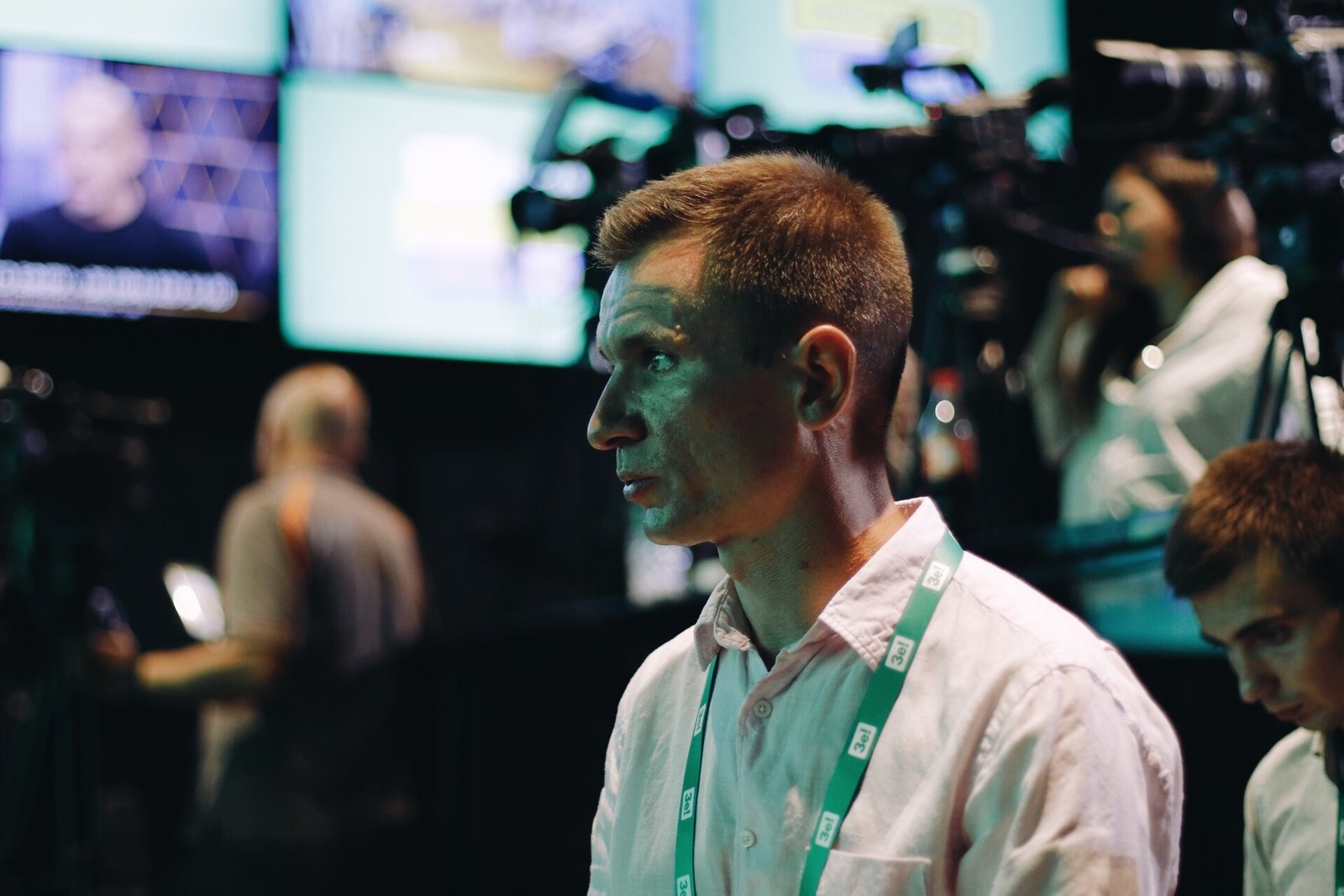 СМИ уже ожидают результаты экзитполов, которые помогут определить фаворита 