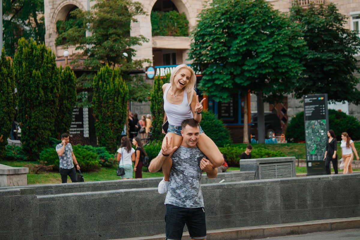 Любовь - это делать вид, что тебе не тяжело Любовь - это делать вид, что тебе не тяжело