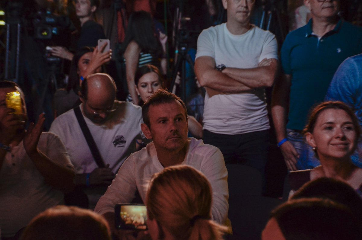 Руководитель "Голоса" Святослав Вакарчук приехал в штаб за полчаса до закрытия избирательных участков