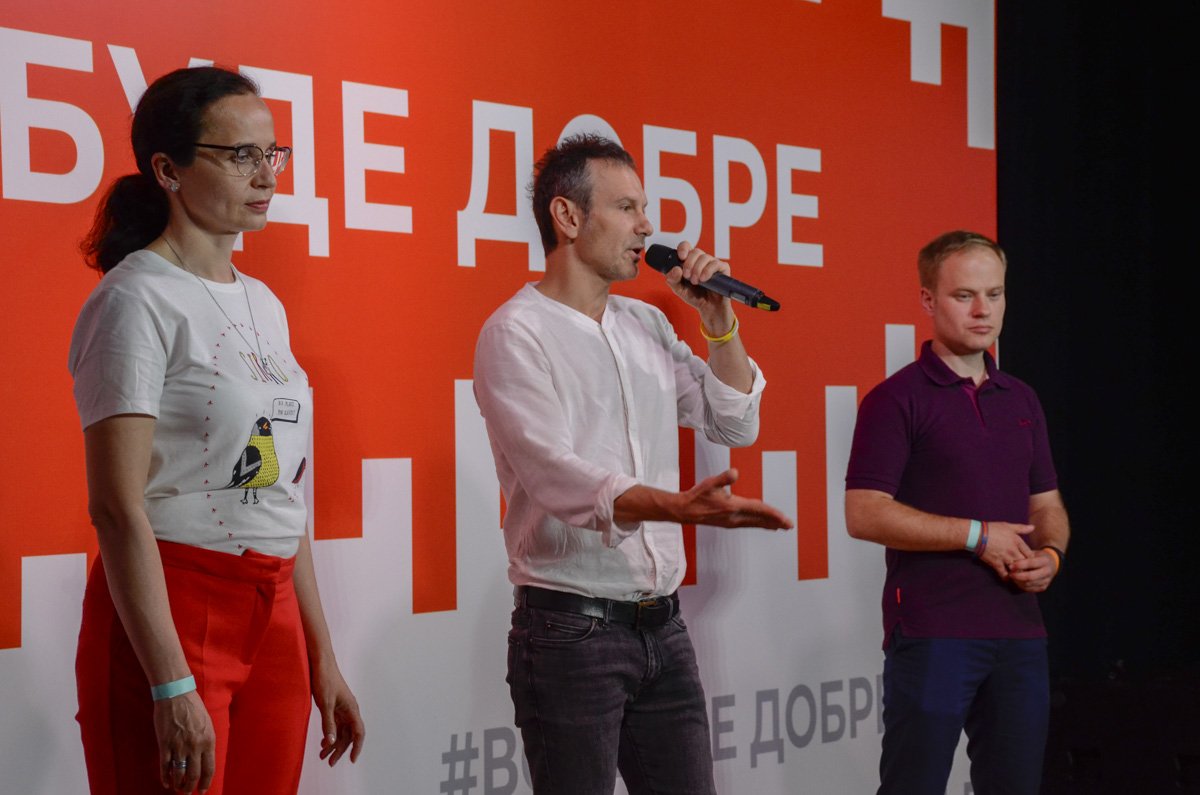 Вакарчук долго благодарил всех причастных к созданию "Голоса" и заявил, что его партия готова быть частью новой коалиции