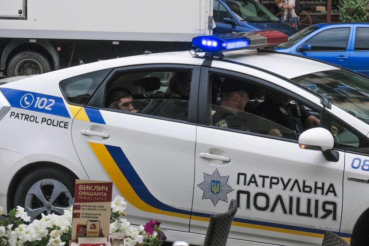 Мужчины находились в состоянии алкогольного опьянения и вели себя агрессивно Мужчины находились в состоянии алкогольного опьянения и вели себя агрессивно