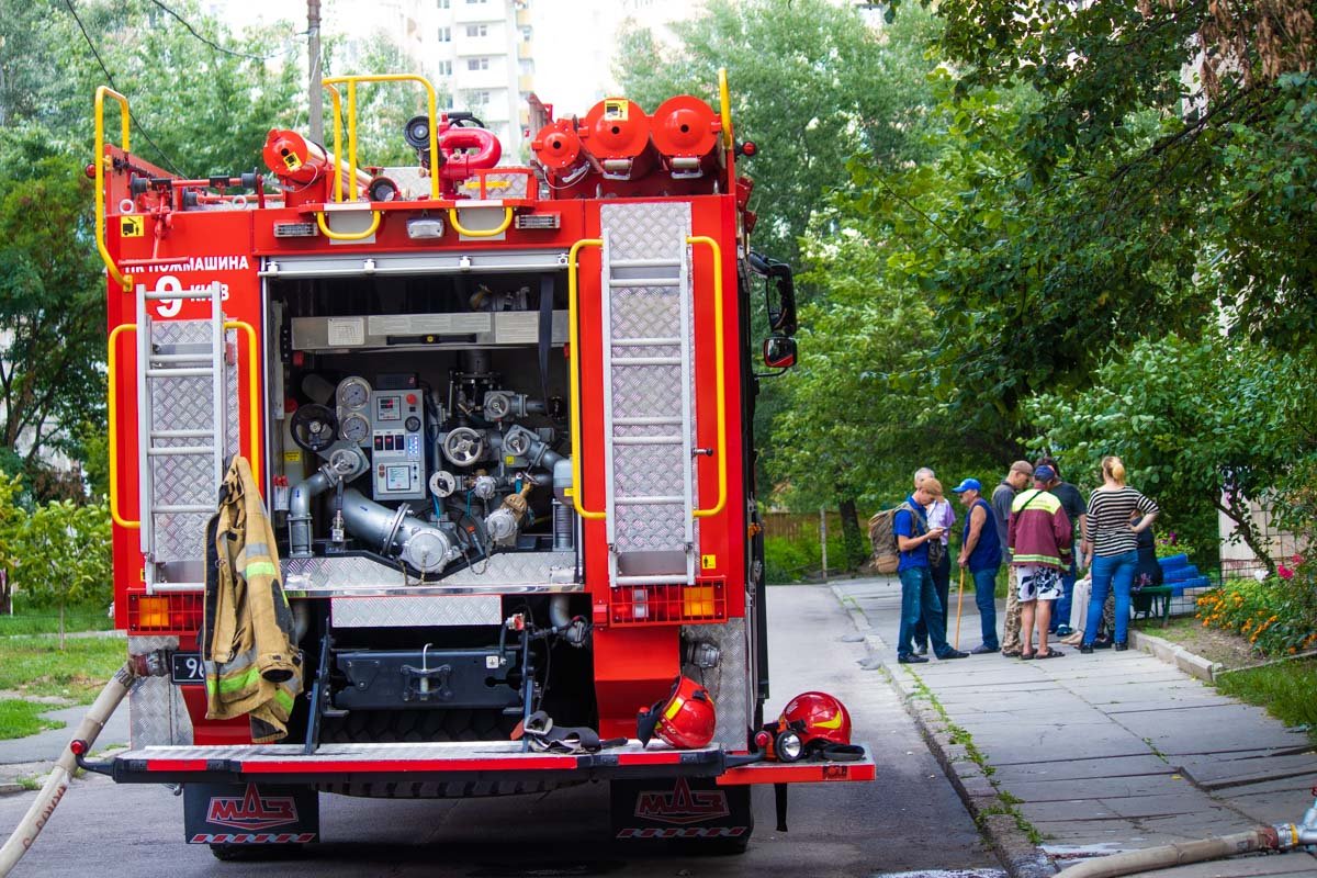 На тушение пожара у спасателей ГСЧС ушло около часа