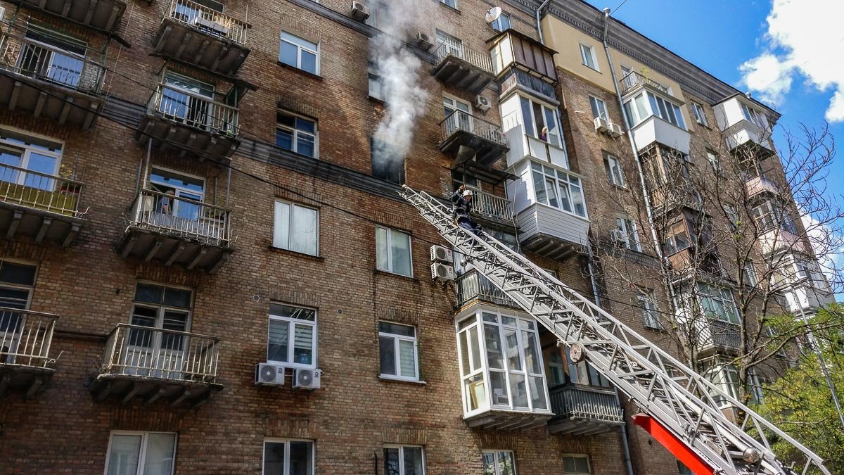 Во время борьбы с пламенем спасатели обнаружили бездыханное тело