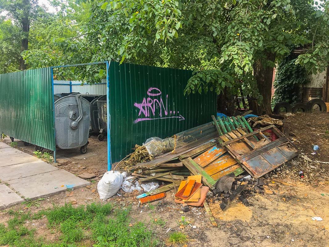 Строительный мусор также присутствует Строительный мусор также присутствует