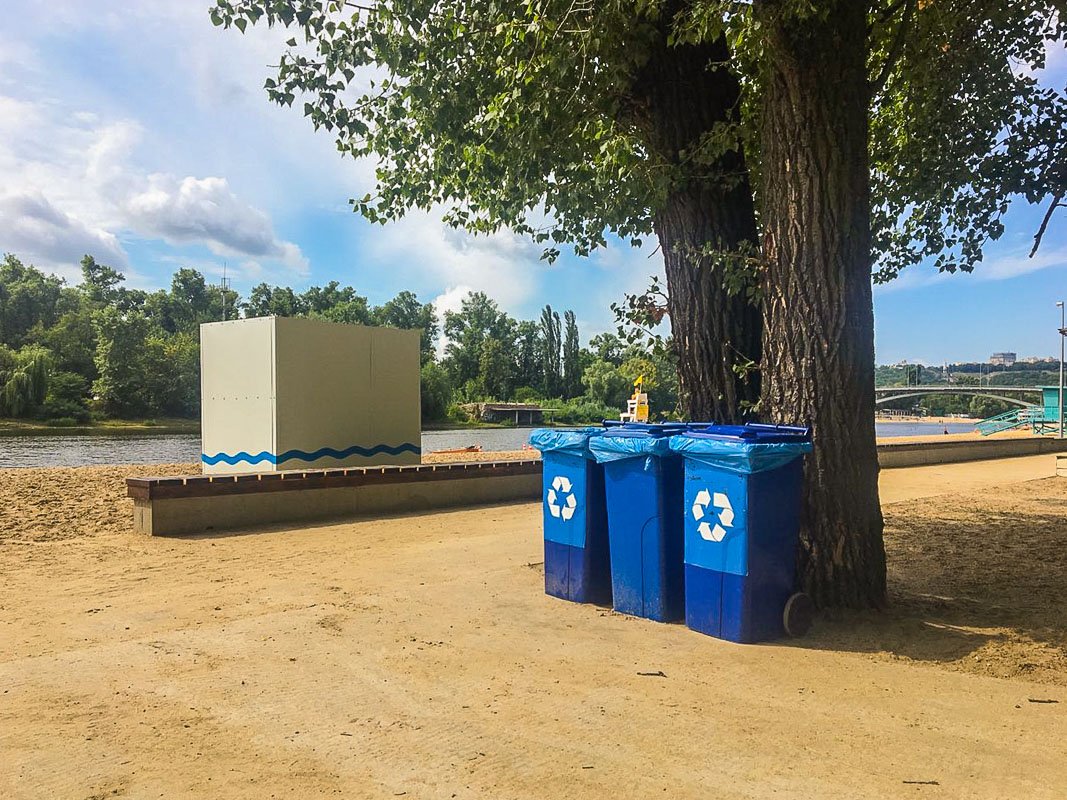 Красивые мусорные баки так и манят засунуть в них мусор Красивые мусорные баки так и манят засунуть в них мусор