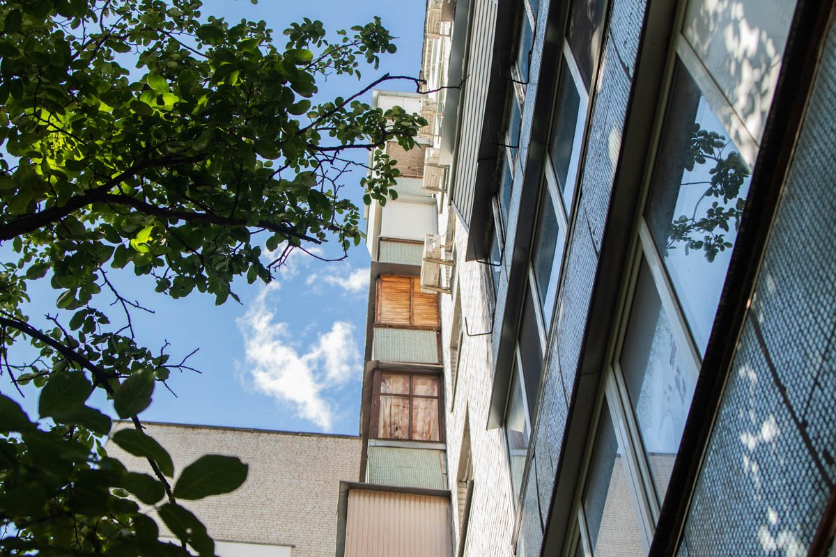 Перед этим парень вскрыл себе вены на руке и написал кровью имя своей сожительницы - Лаура