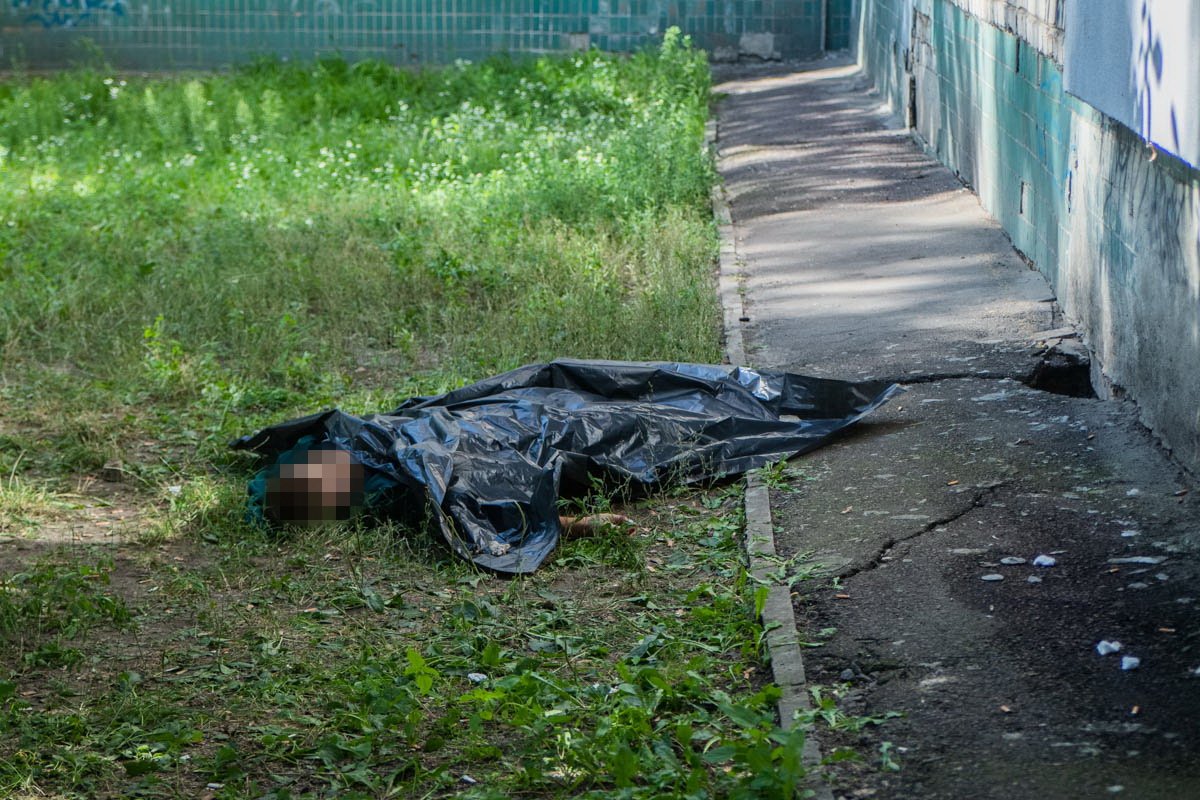 На такой поступок парень возрастом около 25 лет, пошел из-за приезда сотрудников полиции