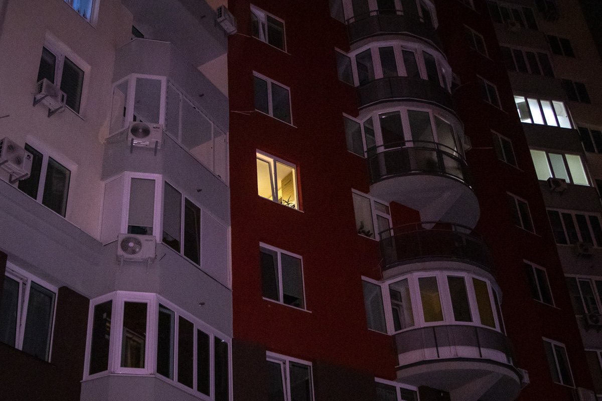 В Киеве по адресу улица Ломоносова, 46/1 нашли окровавленное тело 18-летней девушки