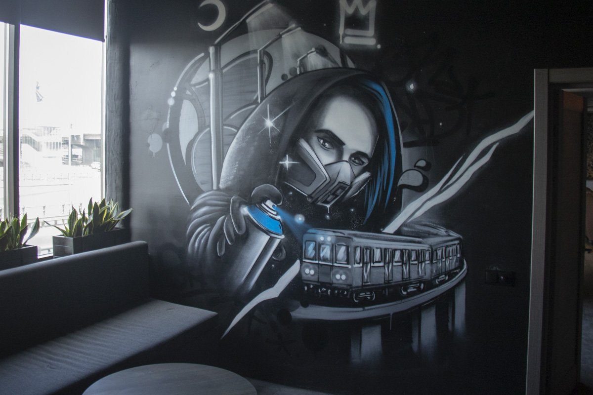 Художник отметил, что большинство рисунков он создает всего за 1 день 