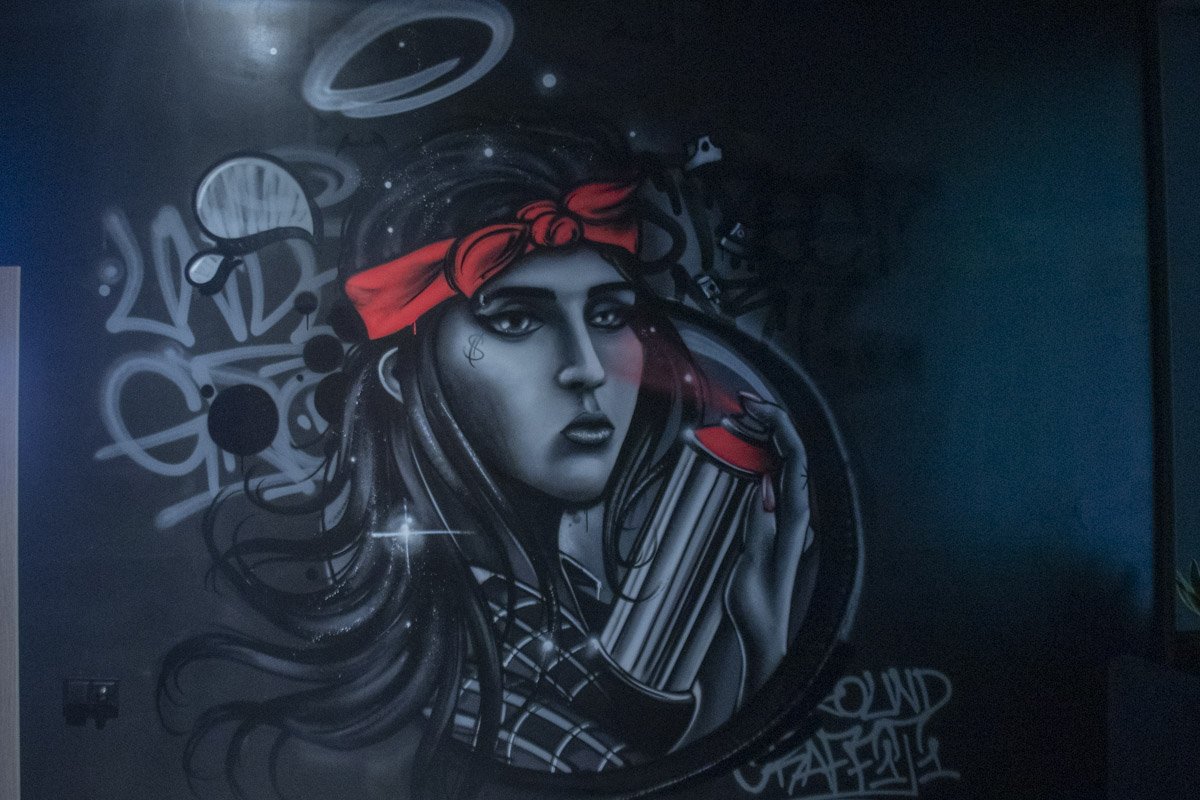 Работы Сабира можно увидеть на самых популярных локациях столицы 