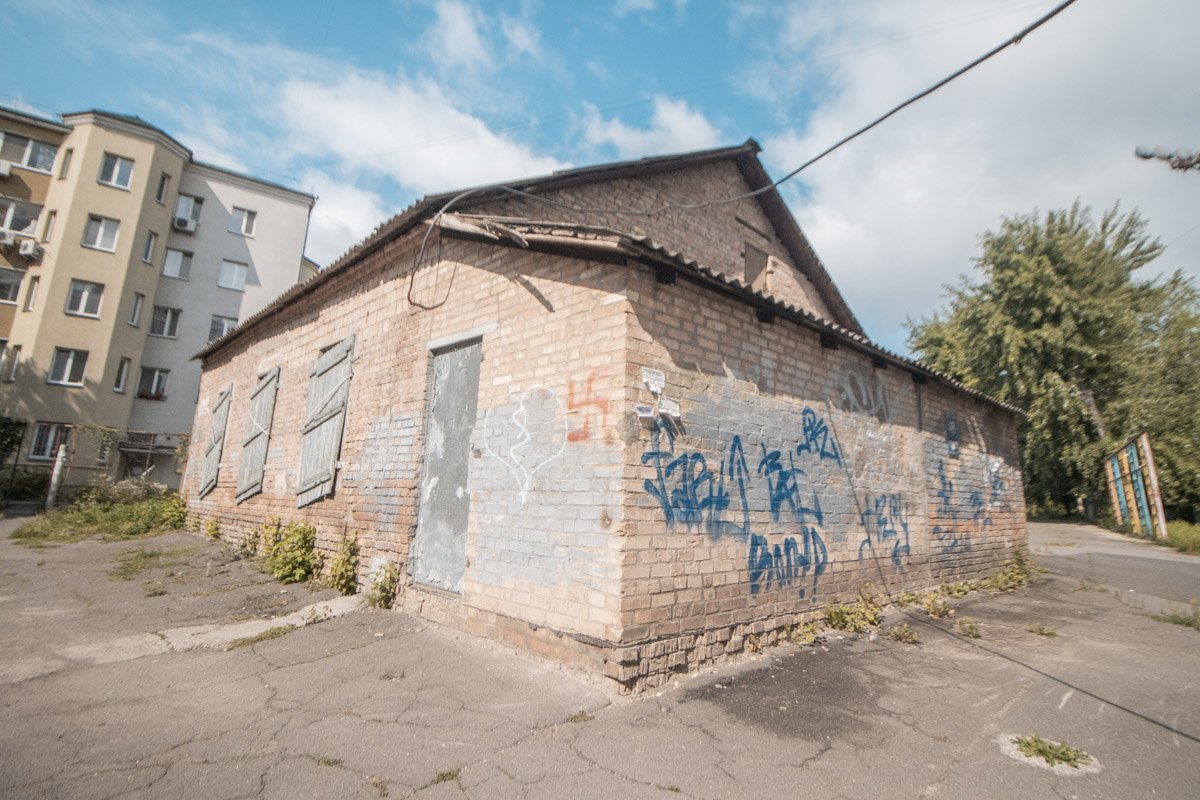 Среди прочего здесь должна была появиться новая пристройка