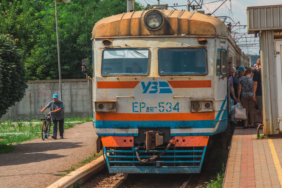 Ежедневно на станции бывают сотни людей, которые рискуют жизнью из-за отсутствия нормальных условий Ежедневно на станции бывают сотни людей, которые рискуют жизнью из-за отсутствия нормальных условий