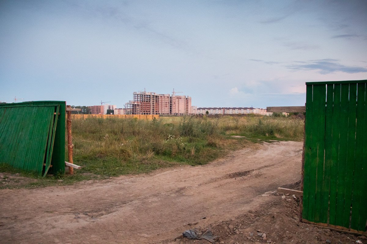 Девушка в поле подорвалась на гранате