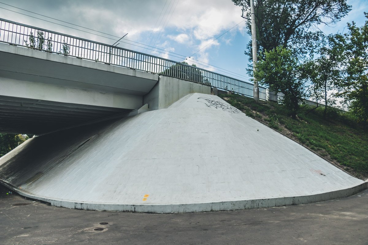 В этом месте вода размыла грунт В этом месте вода размыла грунт