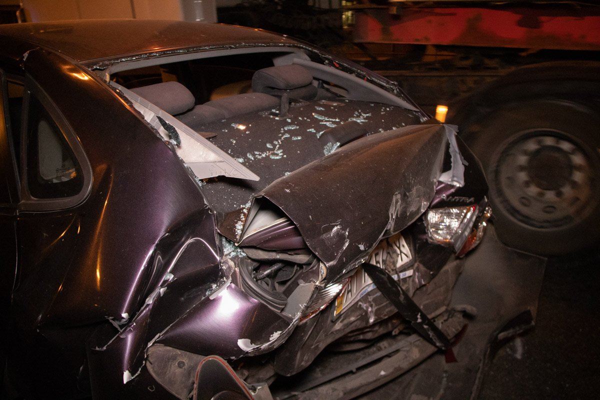 От удара у Hyundai полностью смяло багажник 