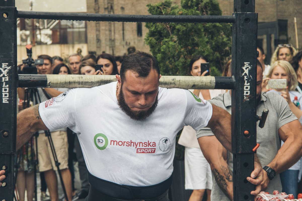 Причем стронгмен обновил свой же рекорд, установленный годом ранее Причем стронгмен обновил свой же рекорд, установленный годом ранее